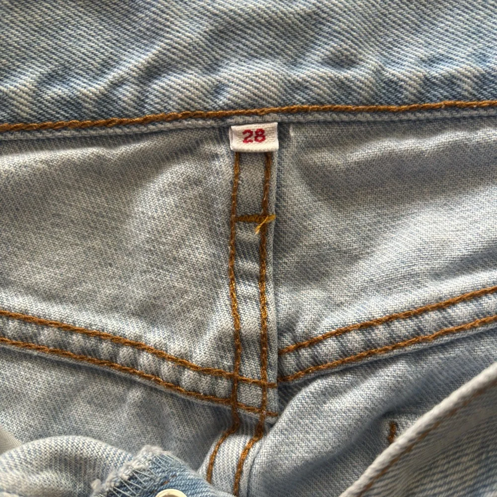 Levis Light Blue Denim Jeans - Picture 2 of 4